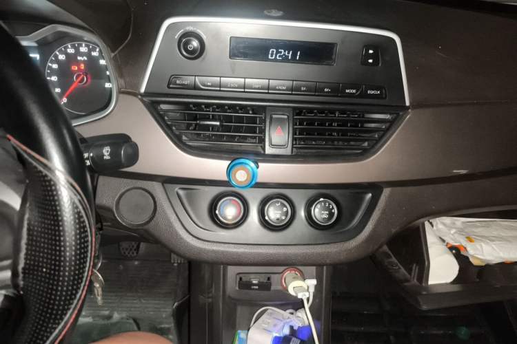 Used Baojun 310W 2017 1.5L Manual Comfort Version China V Audio And AC Panel