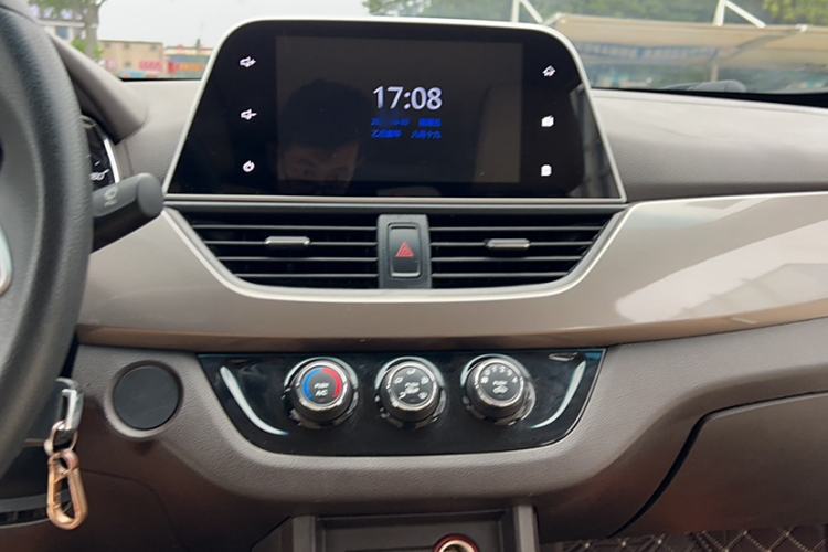 Used Baojun 310W 2017 1.5L Manual Fashion Edition China VI Audio And AC Panel