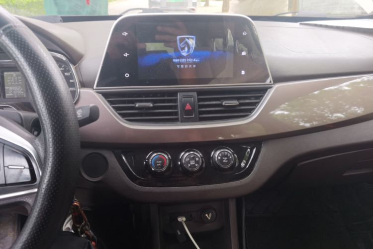 Used Baojun 310W 2017 1.5L Manual Fashion Edition China VI Audio And AC Panel