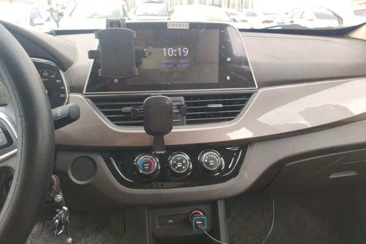 Used Baojun 310W 2017 1.5L Manual Fashion Edition China VI Audio And AC Panel