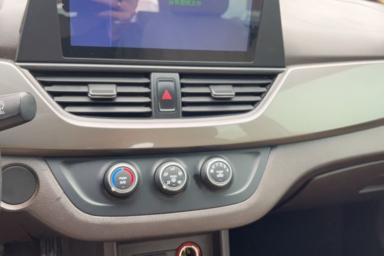 Used Baojun 310W 2017 1.5L Manual Comfort Version China V Audio And AC Panel