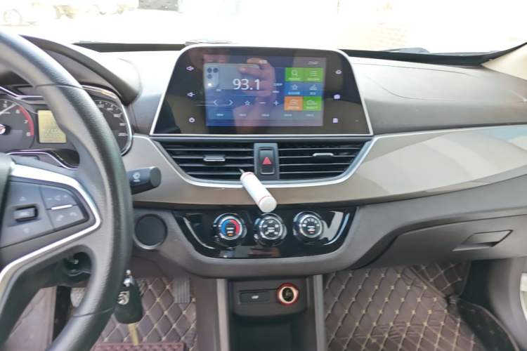 Used Baojun 310W 2017 1.5L Manual Fashion Model China V Audio And AC Panel