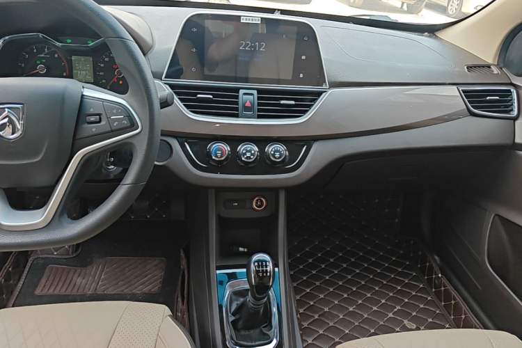 Used Baojun 310W 2017 1.5L Manual Fashion Model China V Audio And AC Panel