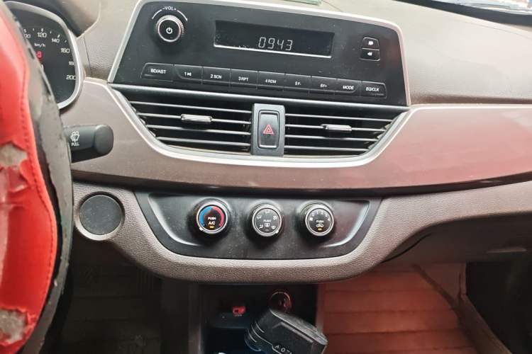 Used Baojun 310W 2017 1.5L Manual Comfort Version China V Audio And AC Panel
