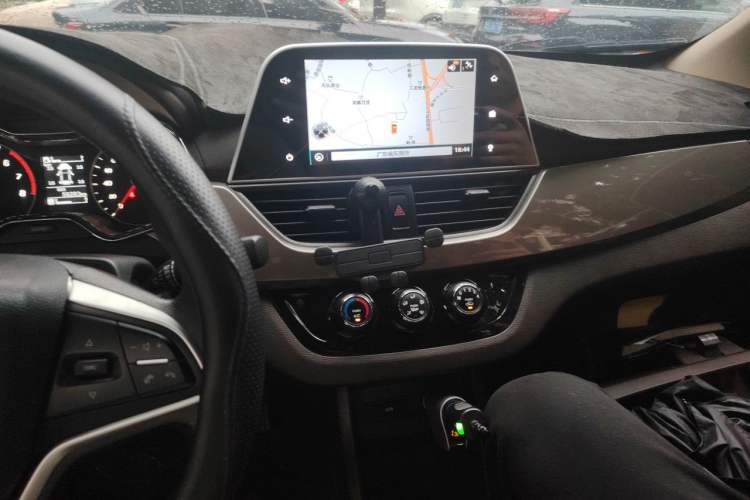 Used Baojun 310W 2017 1.5L Manual Luxury Version China VI Audio And AC Panel