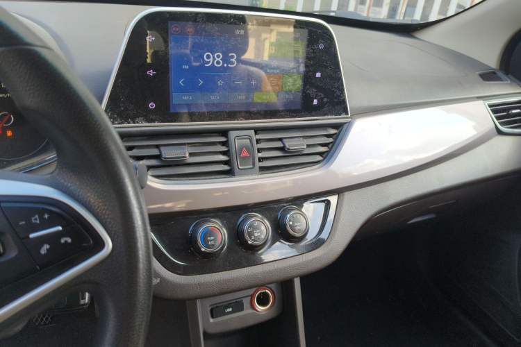 Used Baojun 310W 2017 1.5L Manual Fashion Model China V Audio And AC Panel