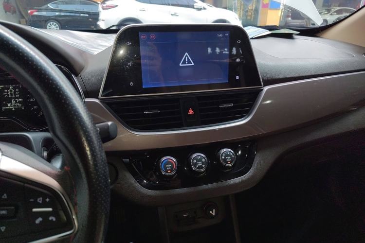 Used Baojun 310W 2017 1.5L Manual Fashion Edition China VI Audio And AC Panel