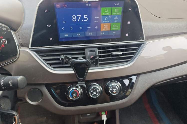 Used Baojun 310W 2017 1.5L Manual Fashion Model China V Audio And AC Panel