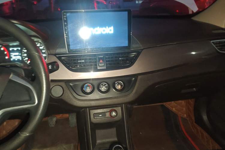 Used Baojun 310W 2017 1.5L Manual Comfort Version China V Audio And AC Panel