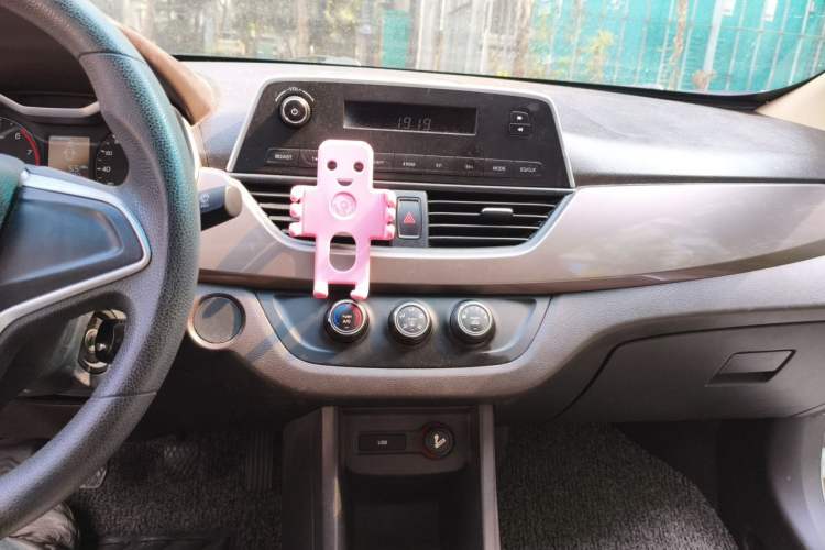 Used Baojun 310W 2017 1.5L Manual Comfort Version China VI Emission Standard Audio And AC Panel