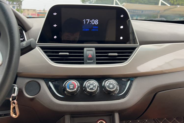 Used Baojun 310W 2017 1.5L Manual Fashion Model China V Audio And AC Panel