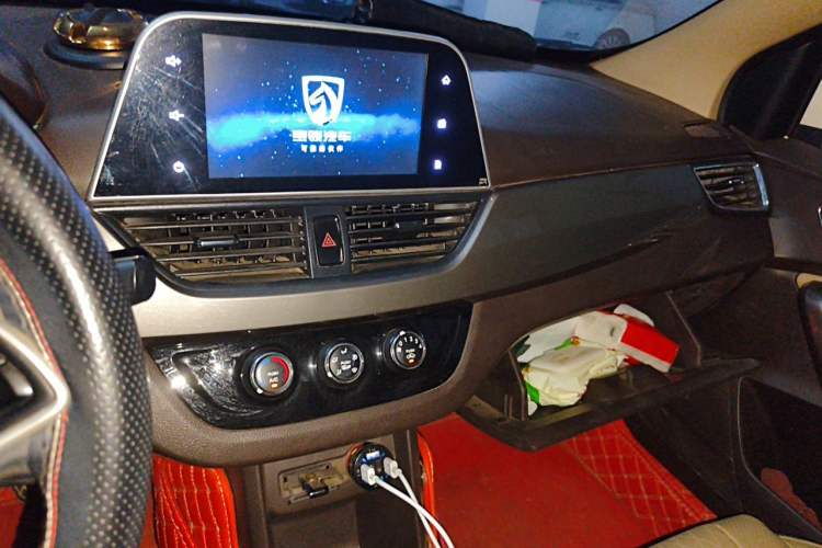 Used Baojun 310W 2017 1.5L Manual Fashion Model China V Audio And AC Panel