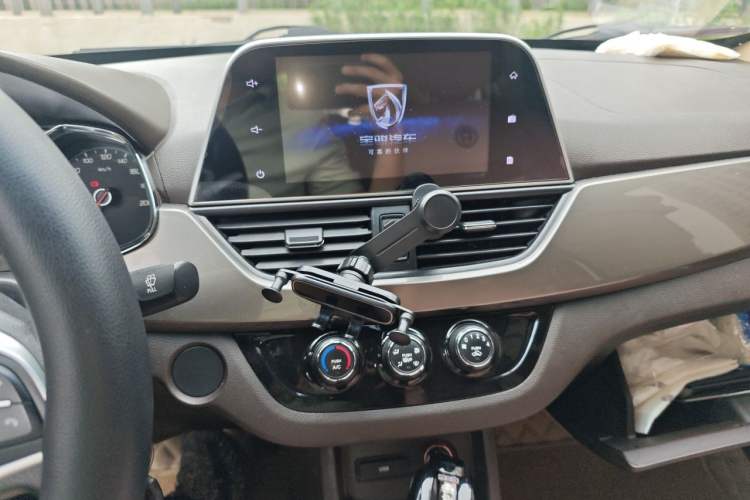 Used Baojun 310W 2017 1.5L Manual Fashion Model China V Audio And AC Panel