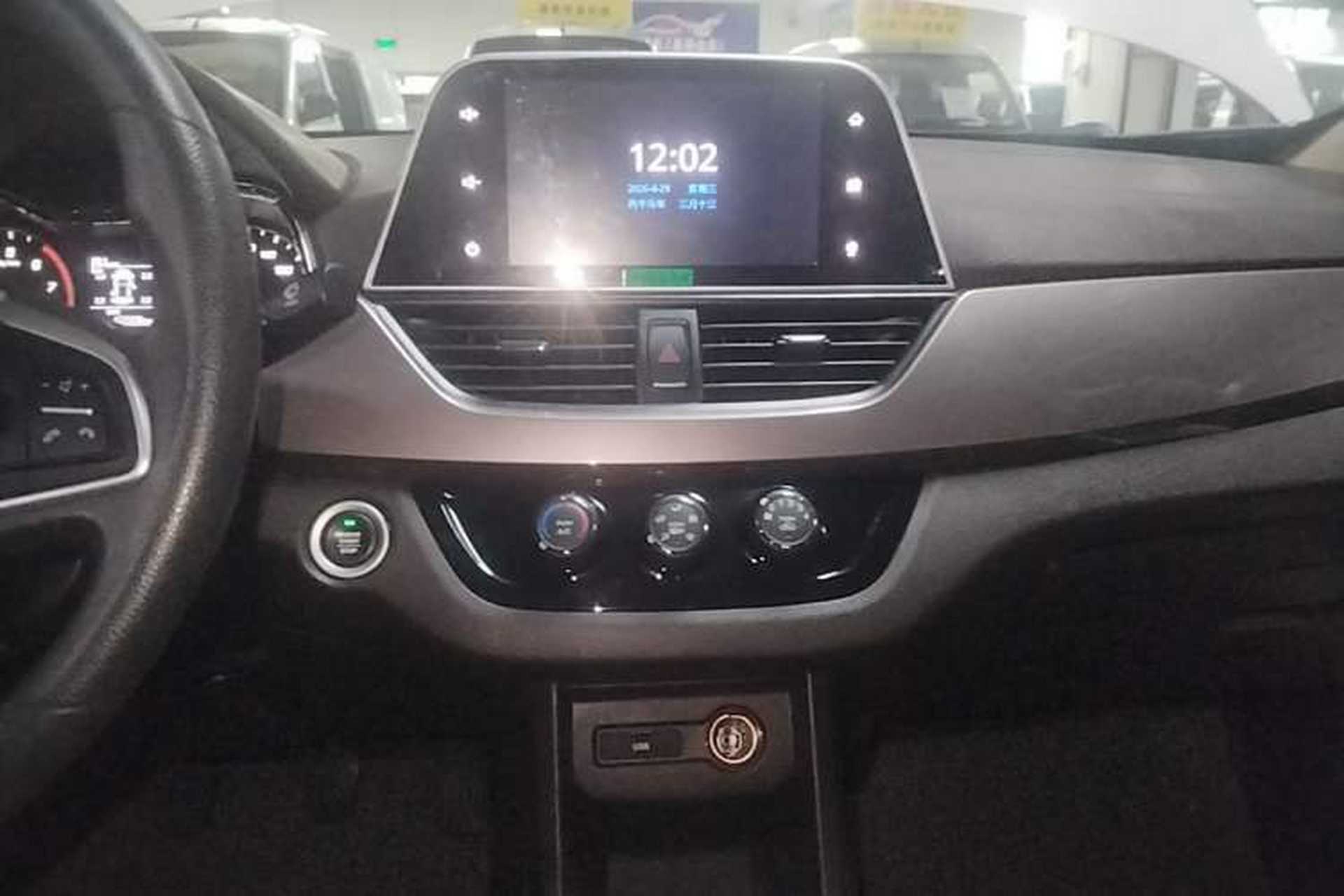 Used Baojun 310W 2017 1.5L Manual Luxury Edition China V Audio And AC Panel