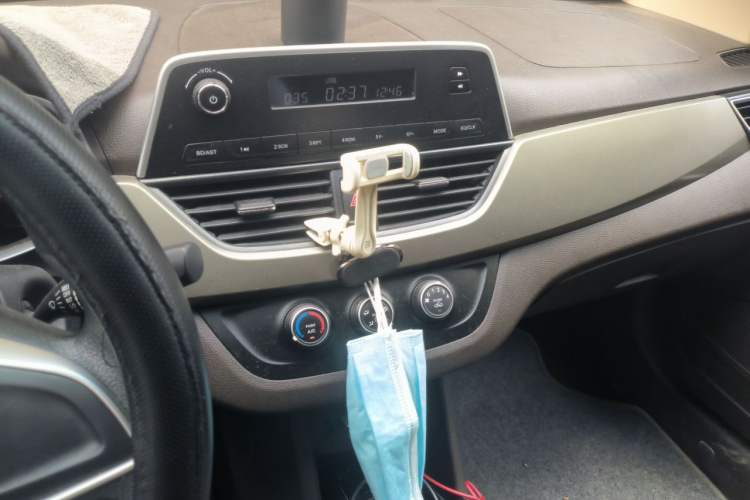 Used Baojun 310W 2017 1.5L Manual Comfort Version China VI Emission Standard Audio And AC Panel