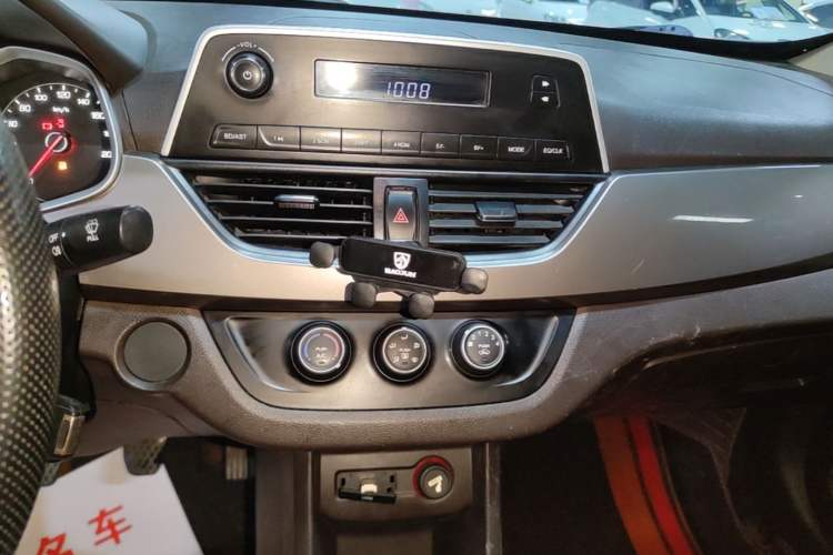 Used Baojun 310W 2017 1.5L Manual Comfort Version China V Audio And AC Panel