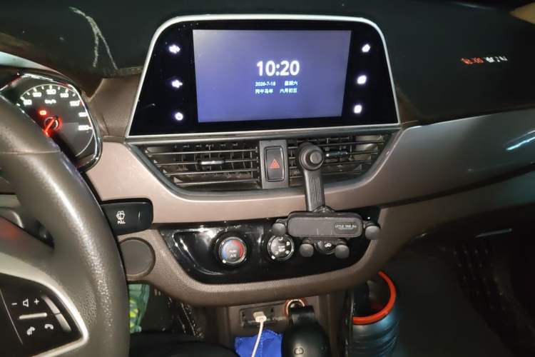 Used Baojun 310W 2017 1.5L Manual Fashion Model China V Audio And AC Panel