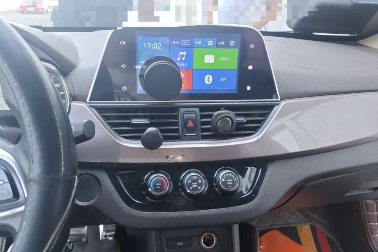 Used Baojun 310W 2017 1.5L Manual Fashion Edition China VI Audio And AC Panel