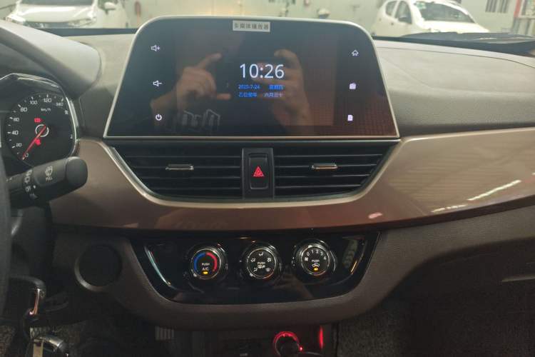 Used Baojun 310W 2017 1.5L Manual Fashion Model China V Audio And AC Panel