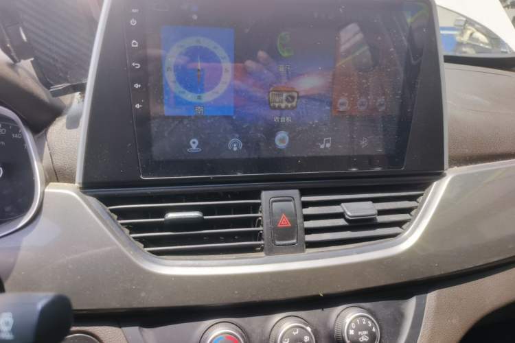 Used Baojun 310W 2017 1.5L Manual Comfort Version China V Audio And AC Panel