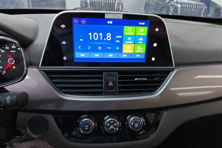 Used Baojun 310W 2017 1.5L Manual Fashion Edition China VI Audio And AC Panel