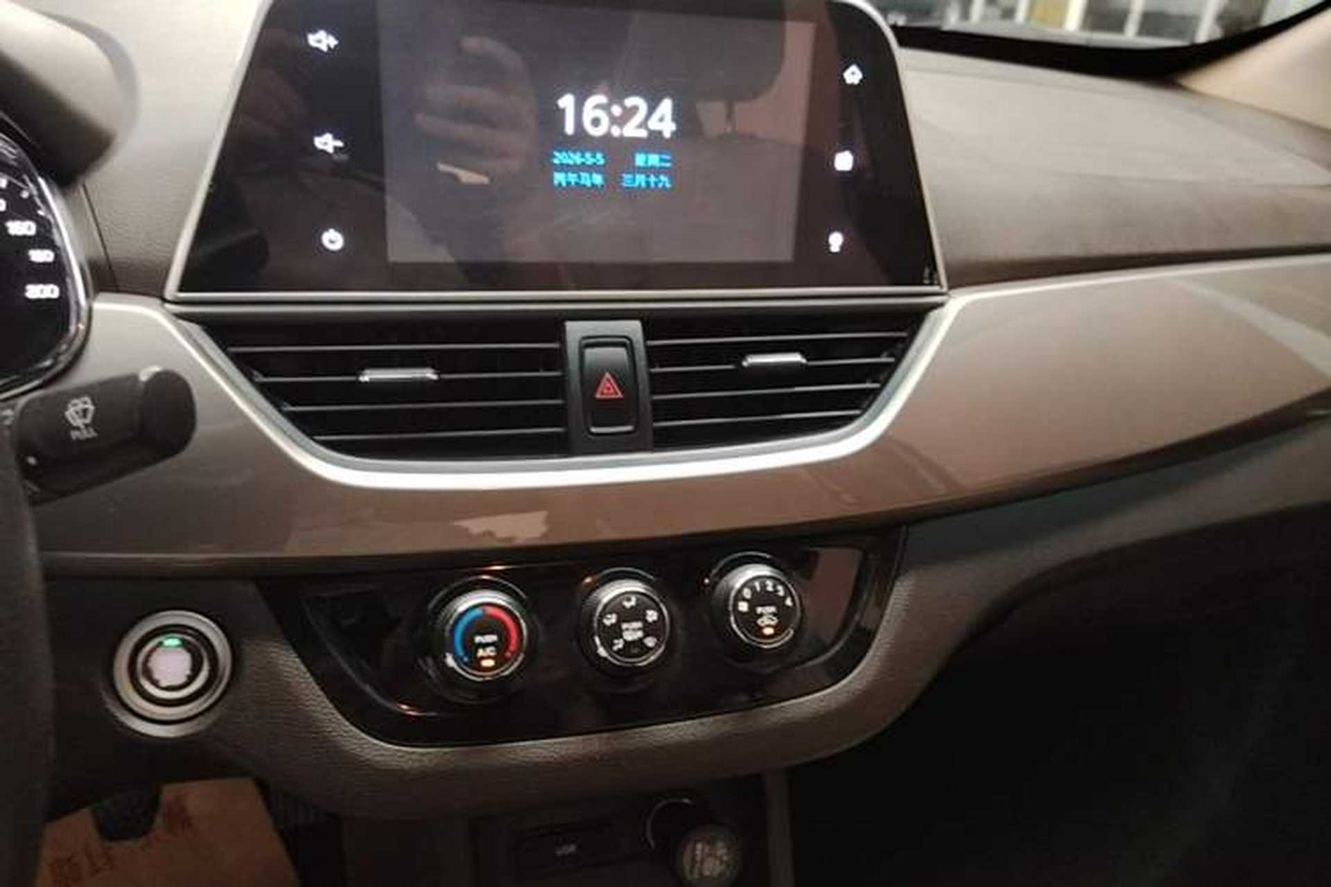 Used Baojun 310W 2017 1.5L Manual Luxury Edition China V Audio And AC Panel