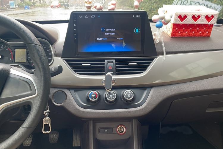 Used Baojun 310W 2017 1.5L Manual Comfort Version China VI Emission Standard Audio And AC Panel
