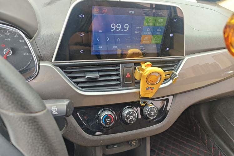 Used Baojun 310W 2017 1.5L Manual Fashion Edition China VI Audio And AC Panel