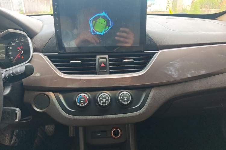 Used Baojun 310W 2017 1.5L Manual Comfort Version China V Audio And AC Panel