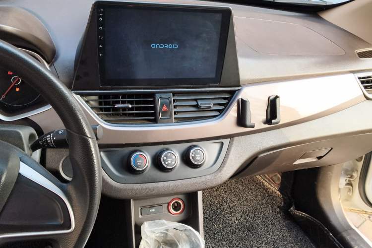 Used Baojun 310W 2017 1.5L Manual Comfort Version China V Audio And AC Panel