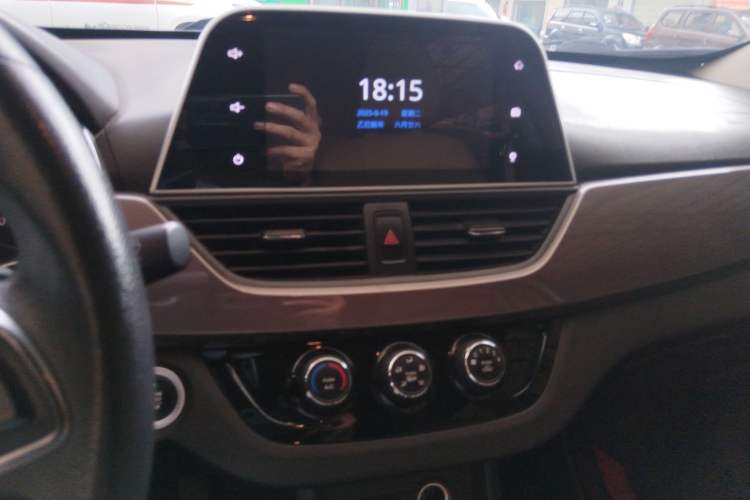 Used Baojun 310W 2017 1.5L Manual Luxury Edition China V Audio And AC Panel