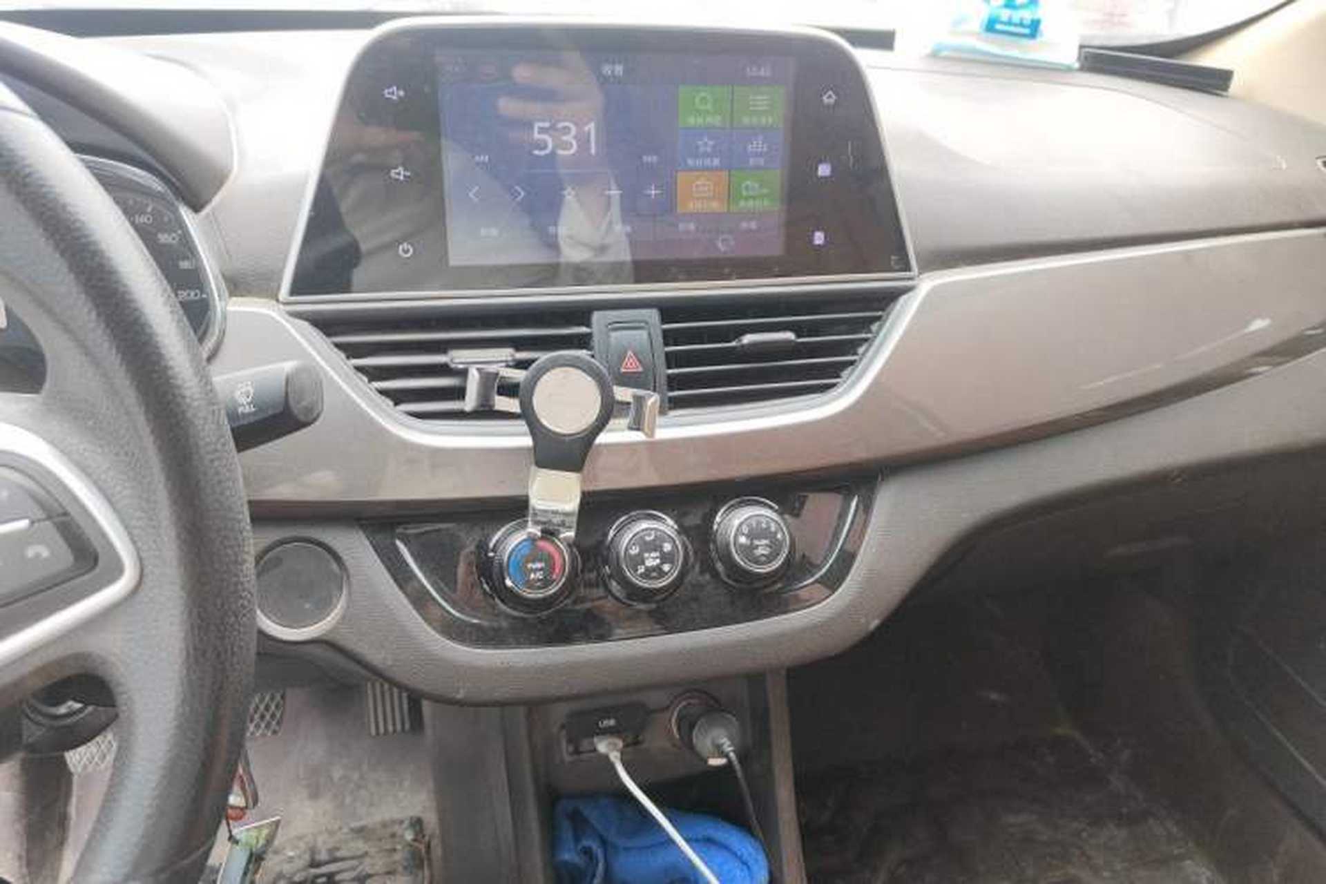 Used Baojun 310W 2017 1.5L Manual Fashion Model China V Audio And AC Panel
