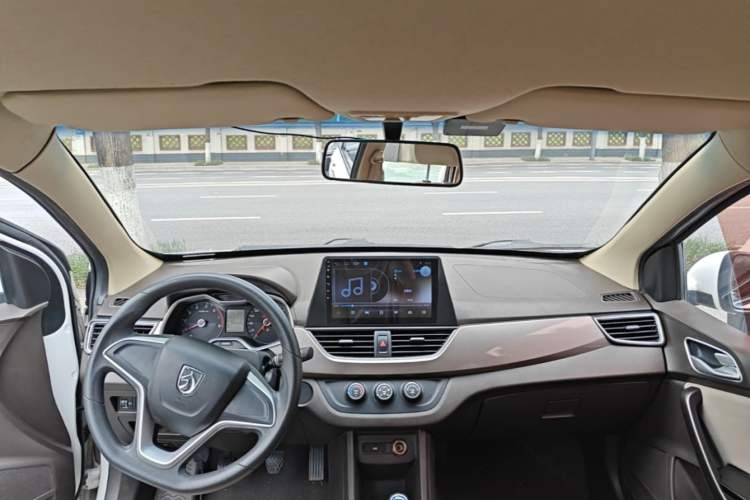 Used Baojun 310W 2017 1.5L Manual Comfort Version China V Center Console