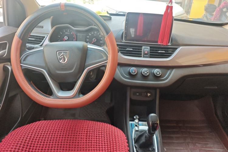 Used Baojun 310W 2017 1.5L Manual Comfort Version China VI Emission Standard Center Console