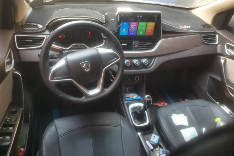 Used Baojun 310W 2017 1.5L Manual Comfort Version China VI Emission Standard Center Console