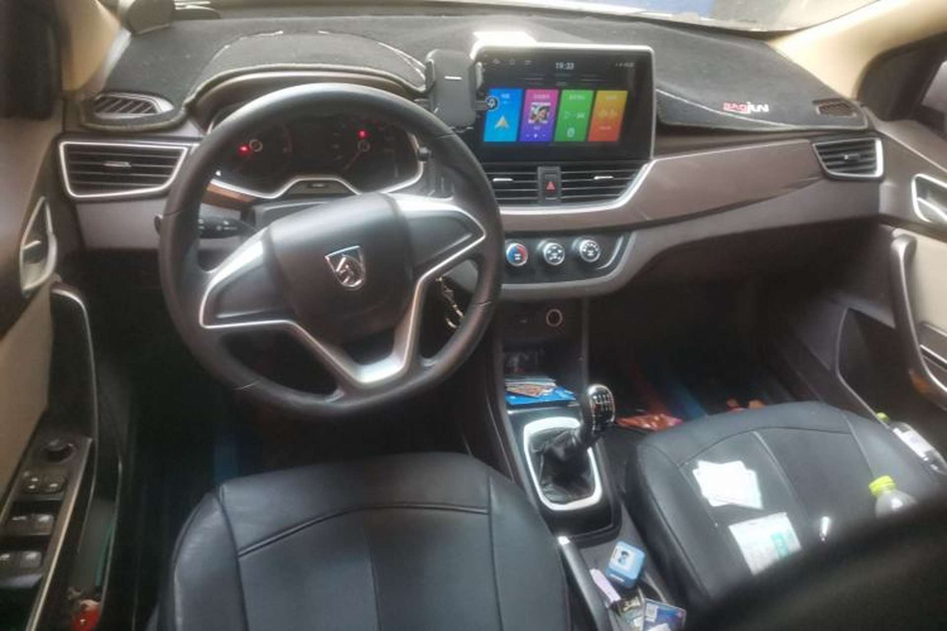 Used Baojun 310W 2017 1.5L Manual Comfort Version China VI Emission Standard Center Console