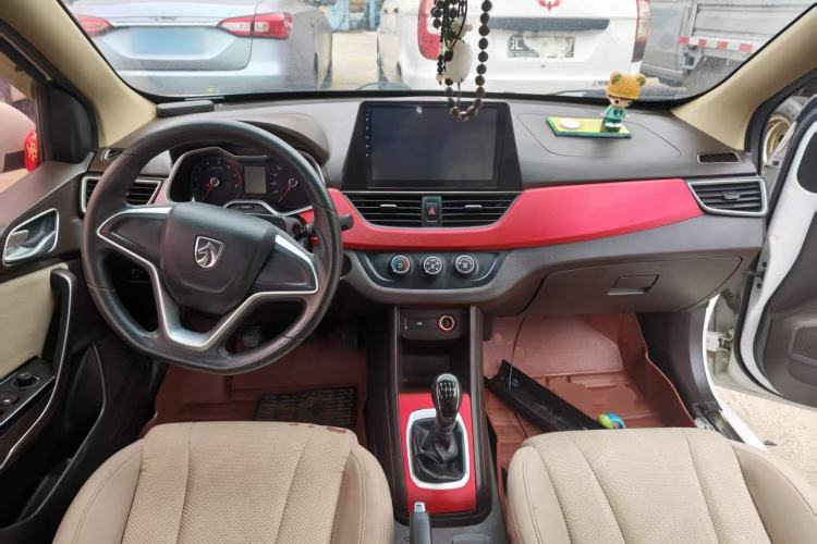 Used Baojun 310W 2017 1.5L Manual Comfort Version China V Center Console