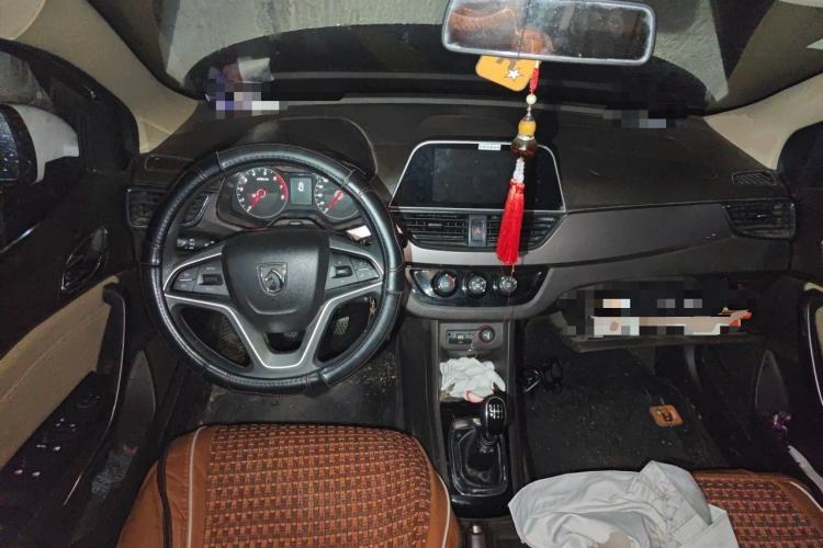 Used Baojun 310W 2017 1.5L Manual Fashion Model China V Center Console