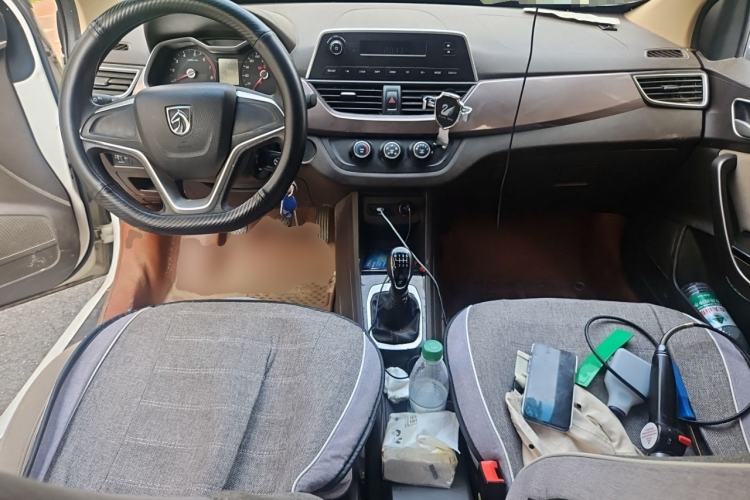 Used Baojun 310W 2017 1.5L Manual Comfort Version China VI Emission Standard Center Console