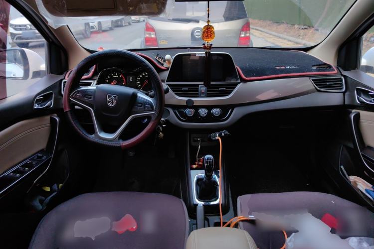 Used Baojun 310W 2017 1.5L Manual Fashion Model China V Center Console