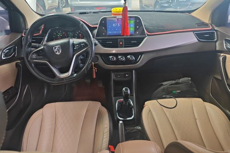 Used Baojun 310W 2017 1.5L Manual Fashion Model China V Center Console