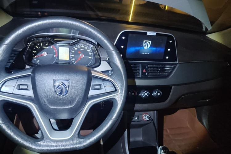 Used Baojun 310W 2017 1.5L Manual Comfort Version China V Center Console