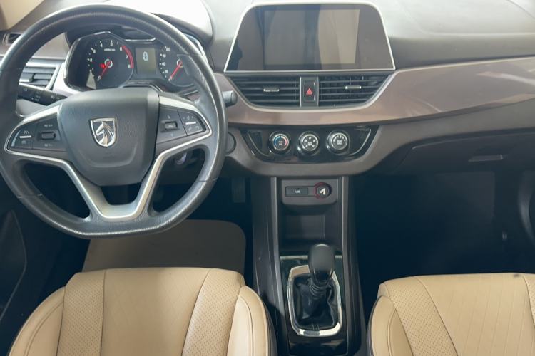 Used Baojun 310W 2017 1.5L Manual Fashion Model China V Center Console