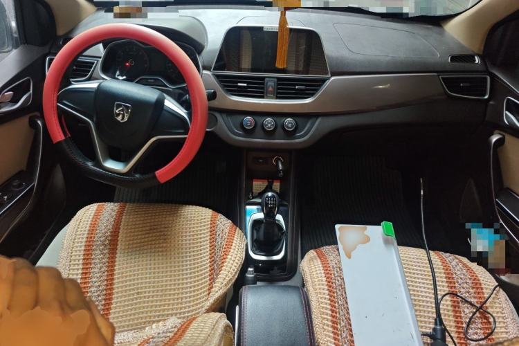 Used Baojun 310W 2017 1.5L Manual Comfort Version China V Center Console