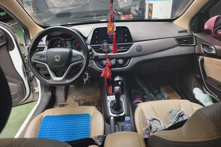 Used Baojun 310W 2017 1.5L Manual Fashion Model China V Center Console