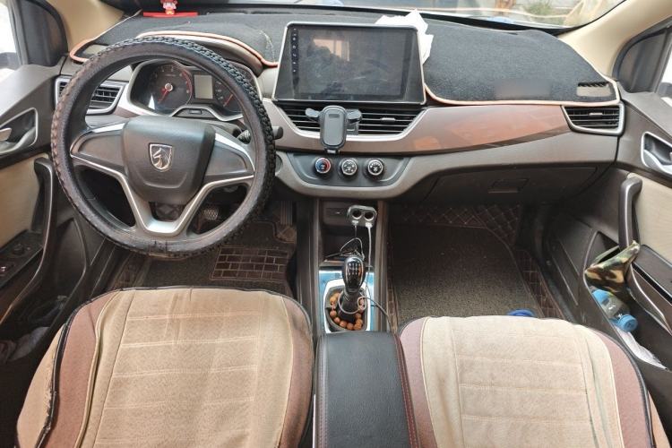 Used Baojun 310W 2017 1.5L Manual Comfort Version China V Center Console