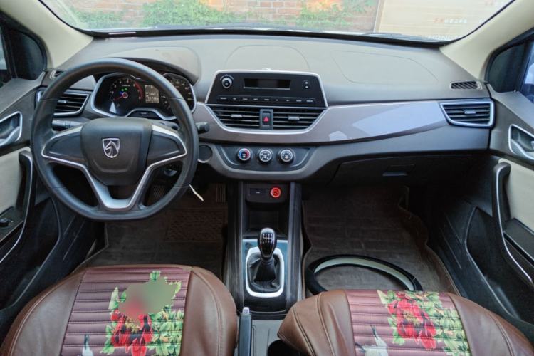 Used Baojun 310W 2017 1.5L Manual Comfort Version China V Center Console