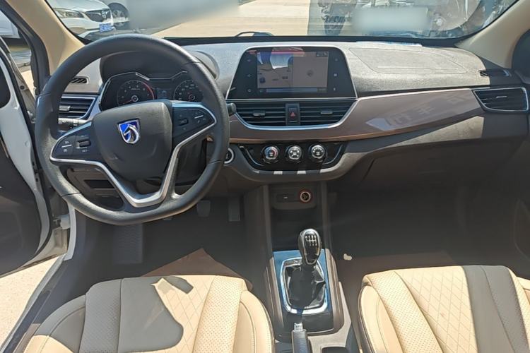 Used Baojun 310W 2017 1.5L Manual Luxury Edition China V Center Console