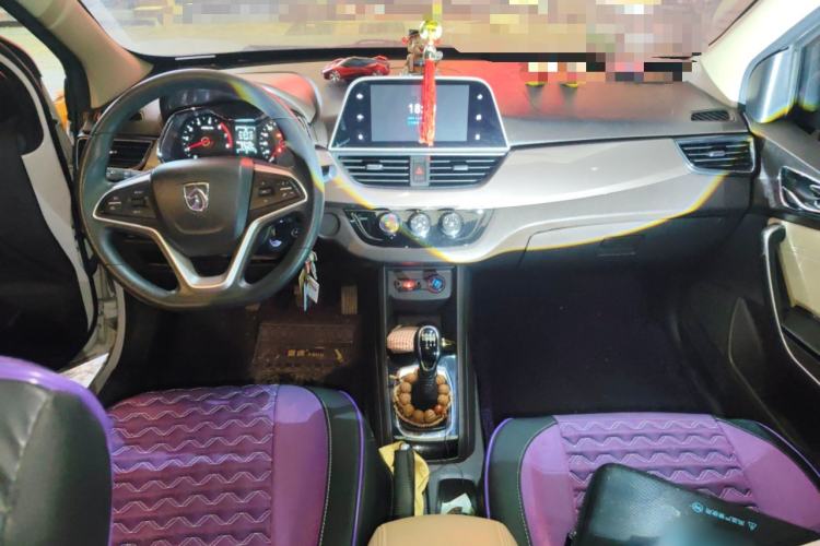 Used Baojun 310W 2017 1.5L Manual Fashion Model China V Center Console