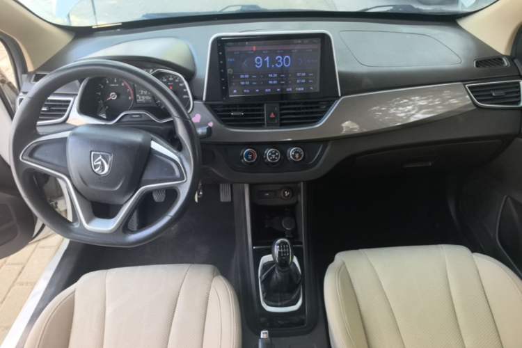 Used Baojun 310W 2017 1.5L Manual Comfort Version China V Center Console